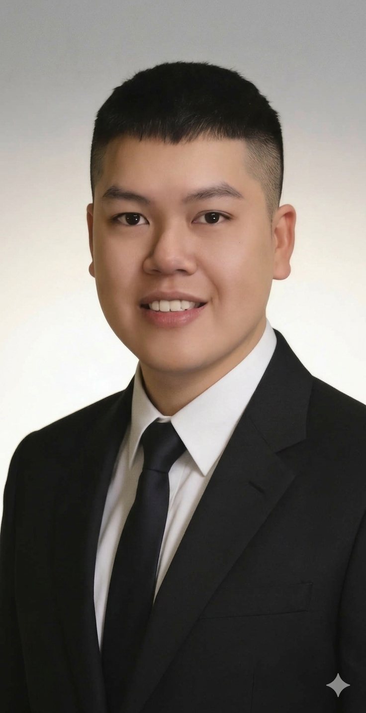 三十五岁左右中年男性头像,穿白色衬衫,深灰色西装外套,浅色背景,专业商务人士形象,严肃专注表情,正式职业装束