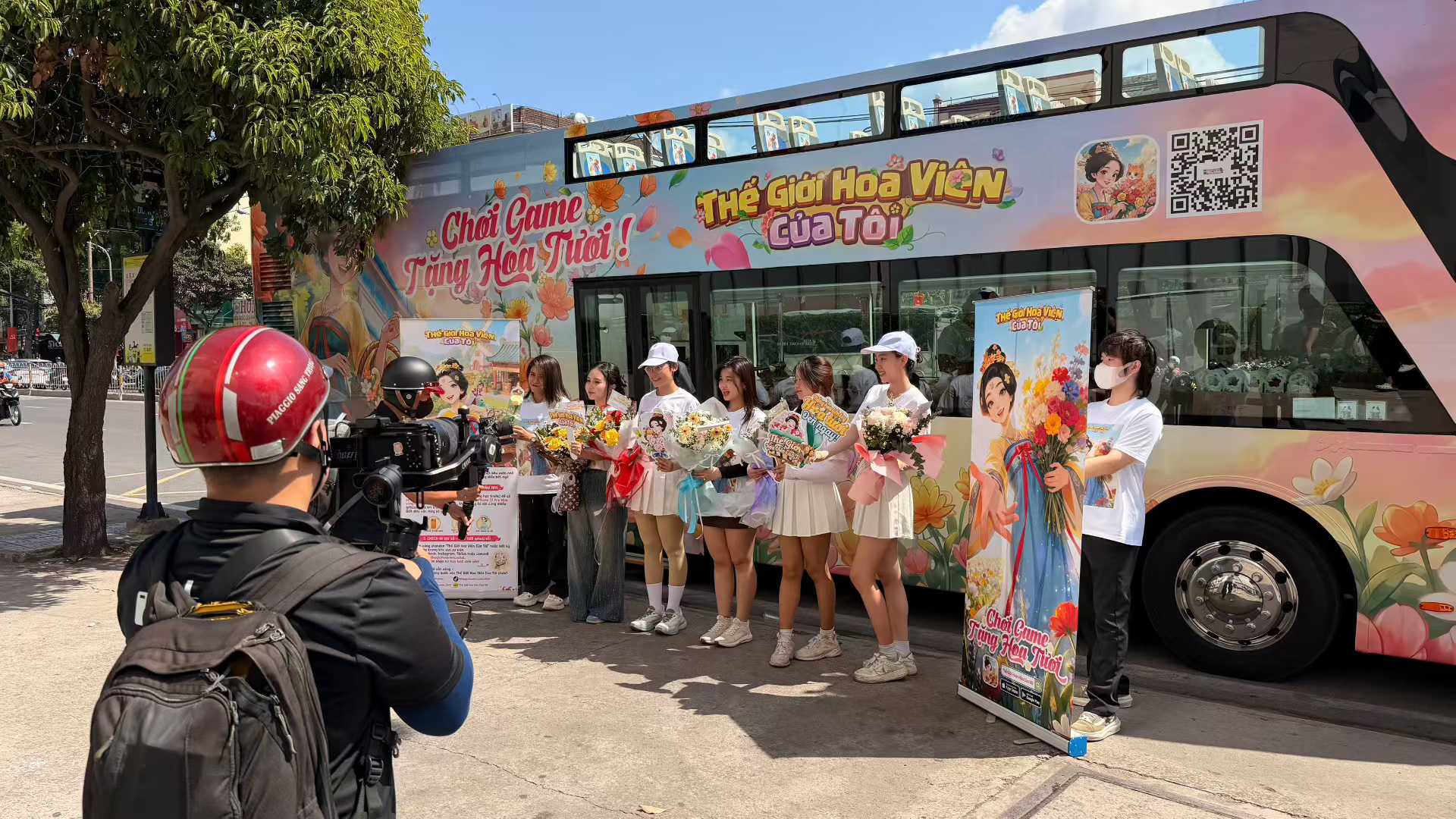 金融应用界面截图,图表数据显示,现代化金融软件界面,投资理财类APP,数字金融服务